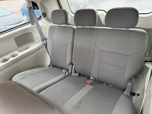 Used 2008 Chrysler Town & Country LX FWD image 16