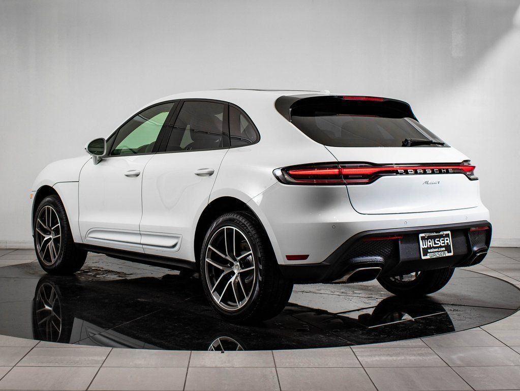 Certified 2026 Porsche Macan AWD/4WD image 3