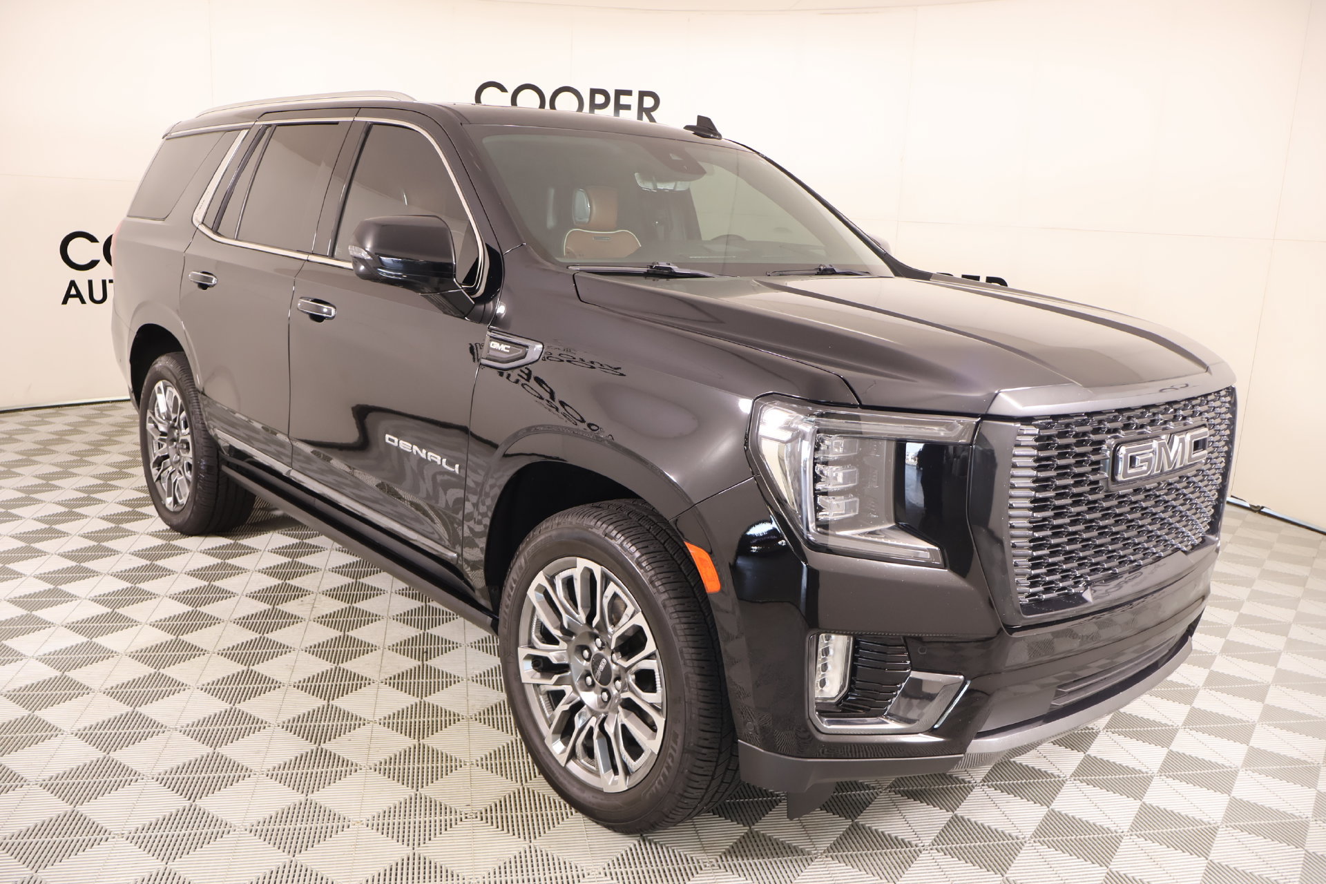 Used 2023 GMC Yukon Denali Ultimate AWD/4WD image 1