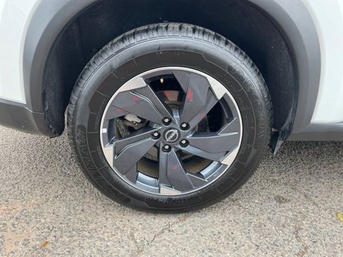 Used 2025 Nissan Rogue SV image 32