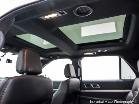 Used 2018 Ford Explorer XLT w/ Equipment Group 202A image 18