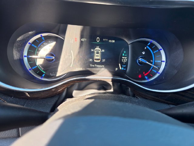 Used 2023 Chrysler Pacifica Pinnacle FWD image 4