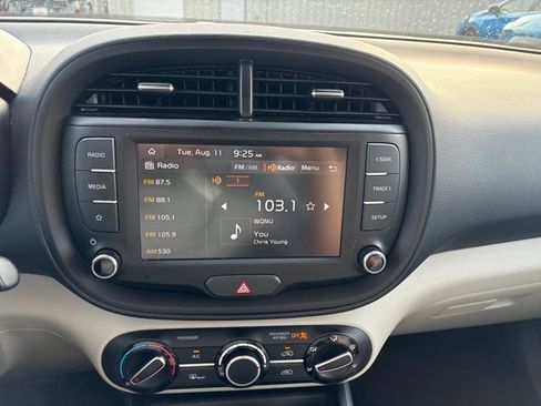 Used 2025 Kia Soul LX FWD image 13