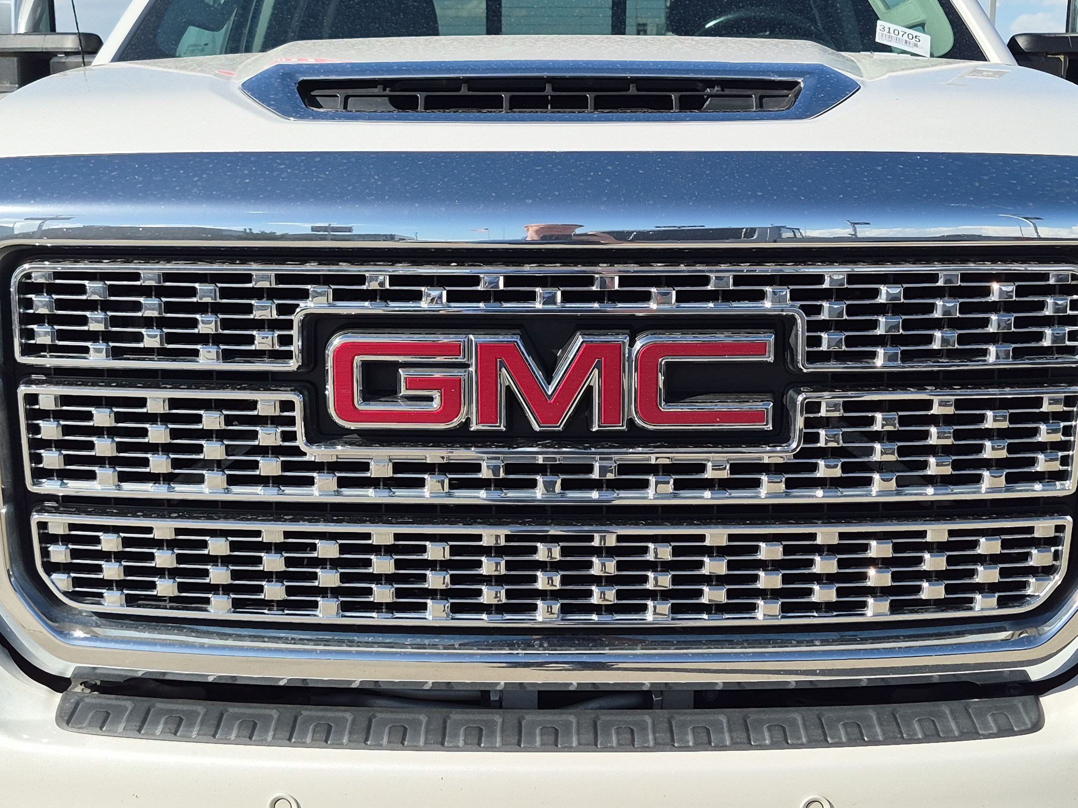Used 2019 GMC Sierra 3500 Denali w/ Duramax Plus Package AWD/4WD image 9