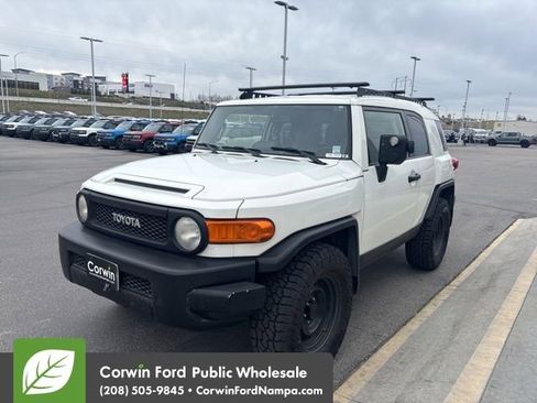 Used 2012 Toyota FJ Cruiser 4WD w/ Upgrade Pkg image 3