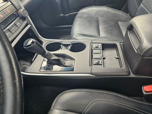 Used 2015 Toyota Camry XLE w/ Moonroof Package FWD image 31