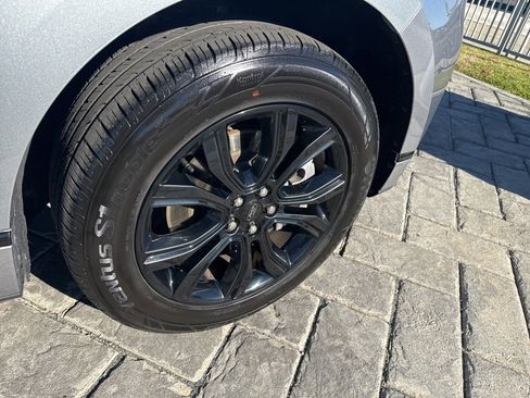 Used 2024 Ford Edge SE w/ Black Appearance Package image 4