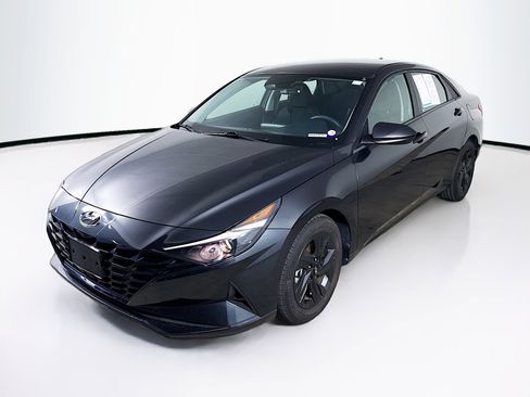 Used 2023 Hyundai Elantra SEL image 4