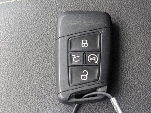 Used 2025 Volkswagen Taos SE FWD image 30