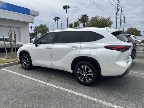 Used 2021 Toyota Highlander XLE image 6