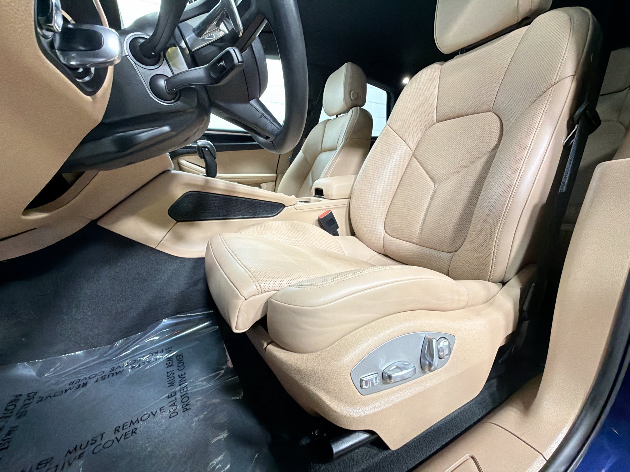 Certified 2026 Porsche Macan AWD/4WD image 5