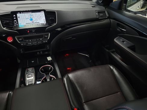 Certified 2025 Honda Ridgeline Black Edition image 15