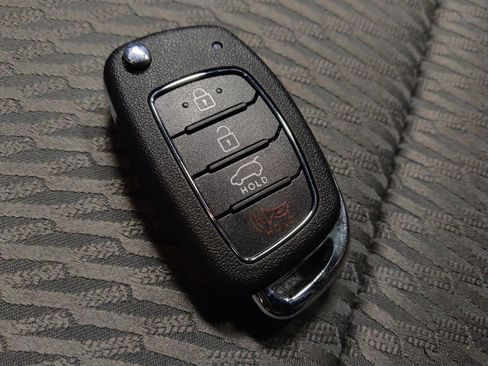 Used 2018 Hyundai Santa Fe Sport FWD image 32