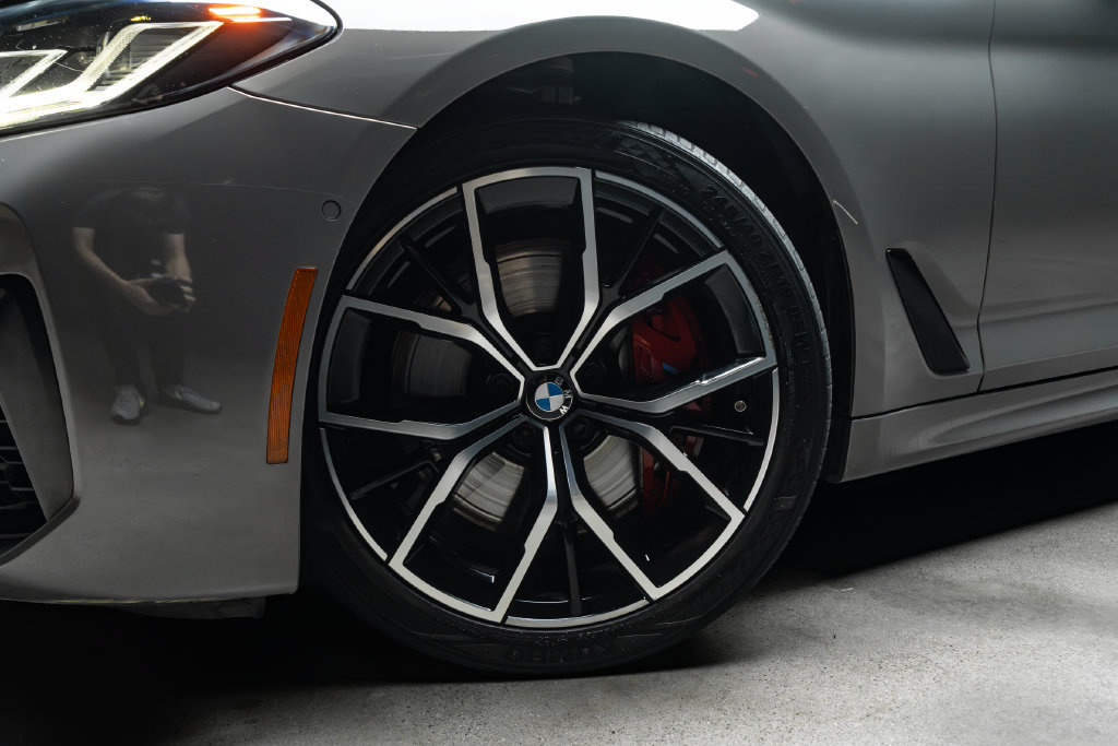 Used 2022 BMW 540i w/ M Sport Package RWD image 3