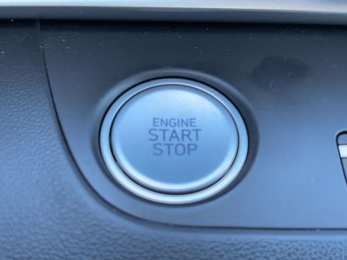 Used 2025 Hyundai Elantra SEL image 20