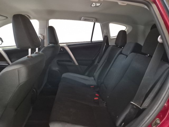 Used 2018 Toyota RAV4 LE FWD image 16