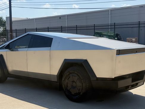 Used 2025 Tesla Cybertruck AWD Crew Cab image 6