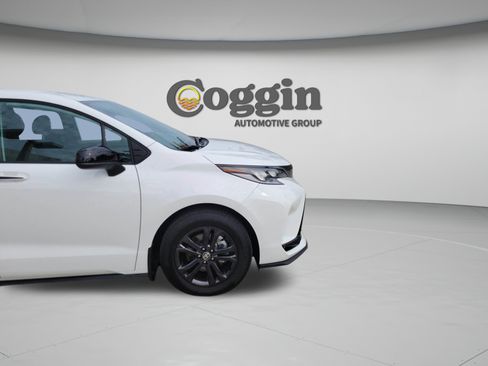 Certified 2025 Toyota Sienna XSE w/ XSE Plus Package AWD/4WD image 33