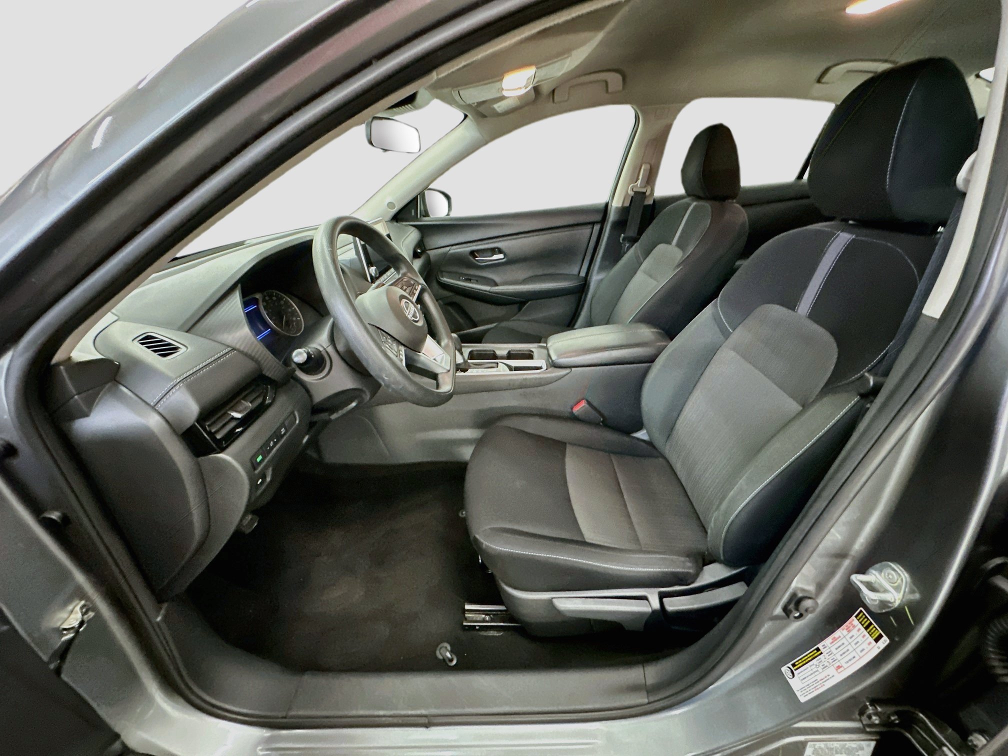 Used 2025 Nissan Sentra SV FWD image 13