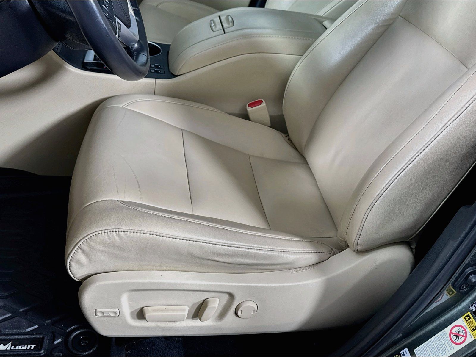 Used 2019 Toyota Highlander XLE AWD/4WD image 19
