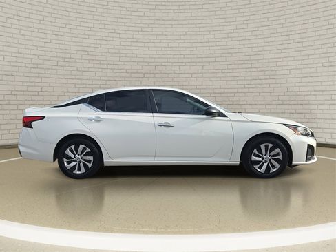Used 2025 Nissan Altima 2.5 S image 4