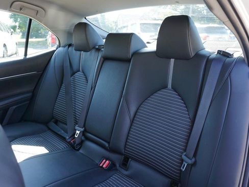 Used 2022 Toyota Camry SE image 23