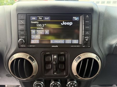 Used 2016 Jeep Wrangler Unlimited Sahara AWD/4WD image 15