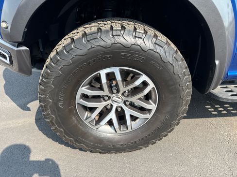 Used 2017 Ford F150 Raptor w/ Equipment Group 802A Luxury AWD/4WD image 9