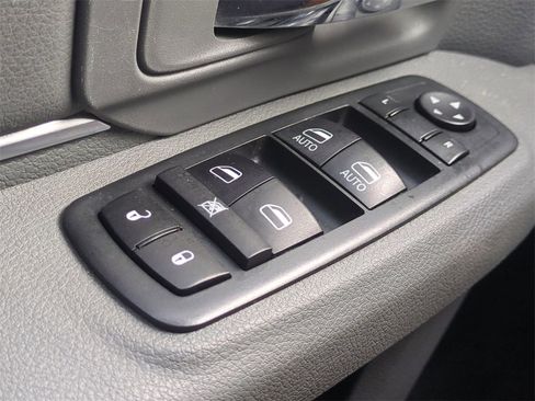 Used 2020 RAM 1500 Classic SLT image 26