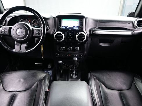 Used 2014 Jeep Wrangler Unlimited Sahara w/ Connectivity Group AWD/4WD image 18