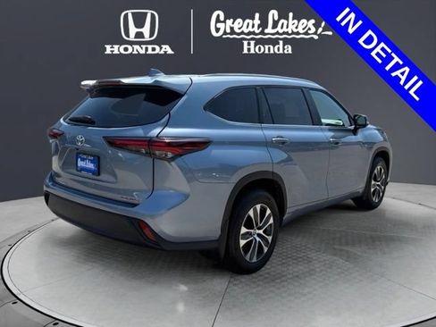 Used 2024 Toyota Highlander XLE AWD/4WD image 6