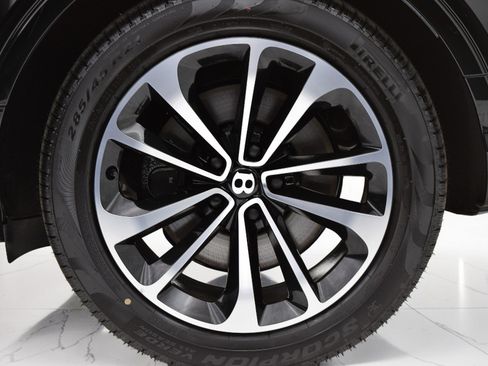 Certified 2021 Bentley Bentayga Plug-In Hybrid AWD/4WD image 40