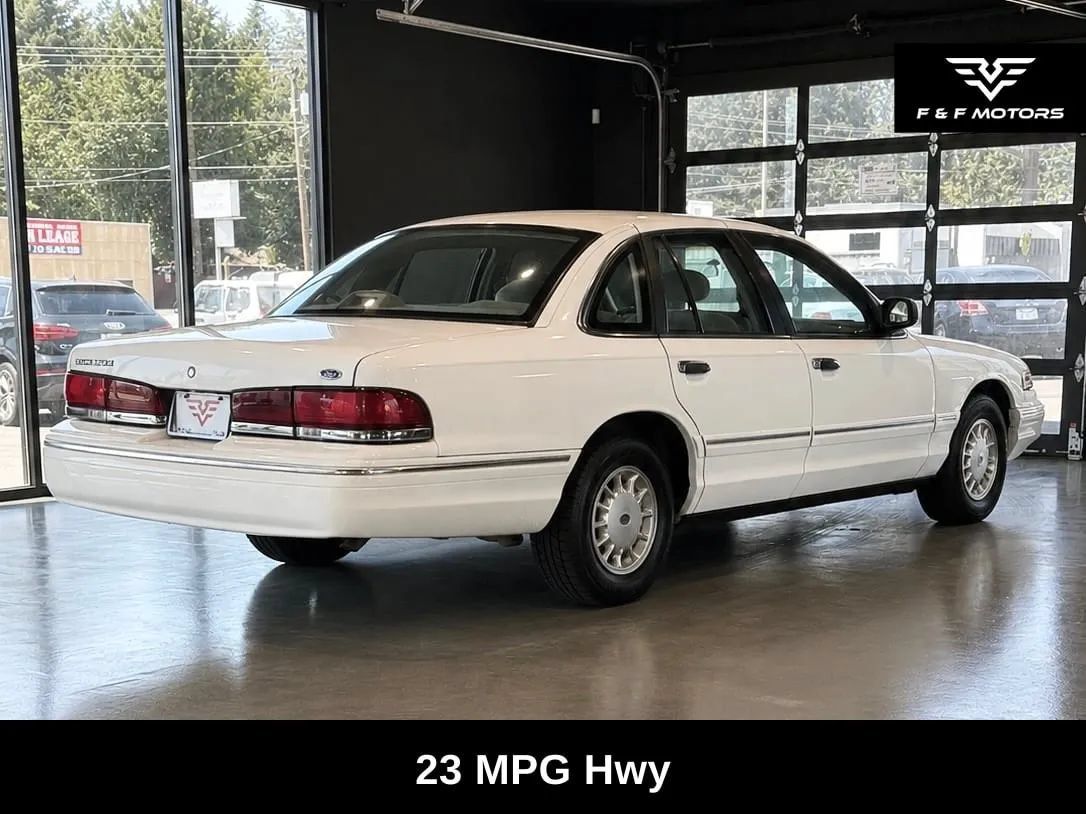 Used 1996 Ford Crown Victoria LX RWD image 3