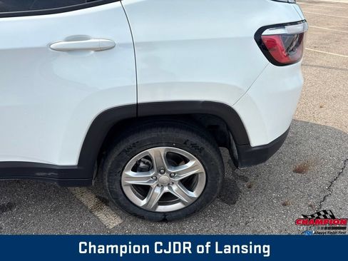 Used 2024 Jeep Compass Latitude AWD/4WD image 31