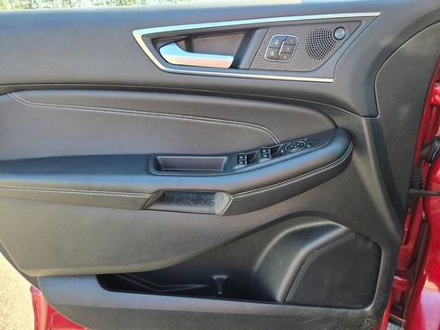 Used 2024 Ford Edge Titanium image 31