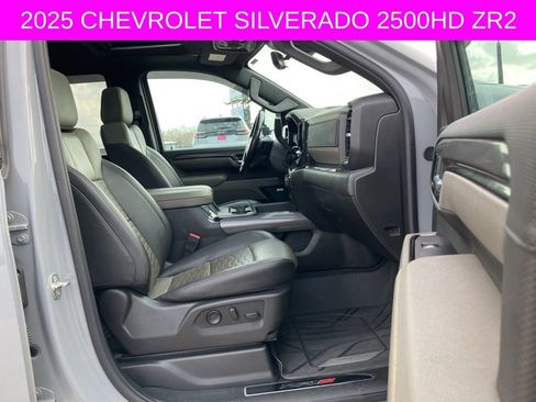 Used 2025 Chevrolet Silverado 2500 ZR2 w/ Technology Package image 11