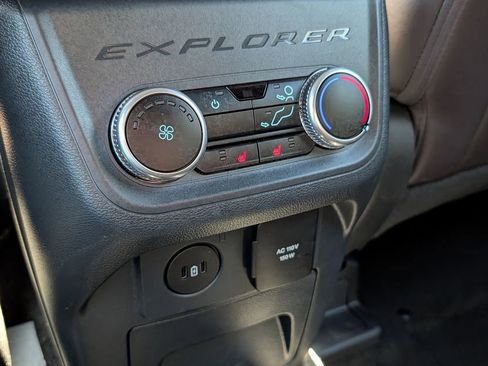 Used 2025 Ford Explorer Platinum w/ LUX Leather Package AWD/4WD image 16