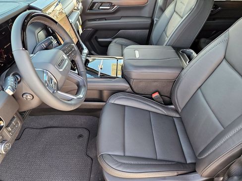 New 2026 GMC Yukon Denali w/ Denali Reserve Package AWD/4WD image 9