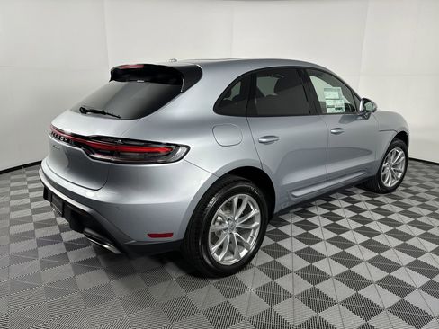 Certified 2025 Porsche Macan image 7