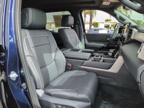 Used 2026 Toyota Tundra Limited AWD/4WD image 32