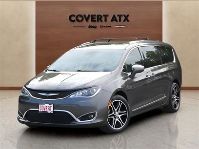 Used 2019 Chrysler Pacifica Limited w/ Tire & Wheel Group
