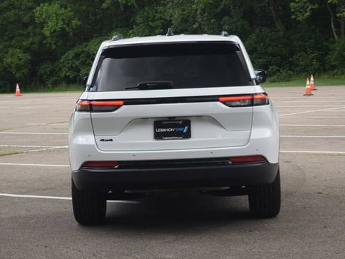 Used 2023 Jeep Grand Cherokee Altitude AWD/4WD image 24