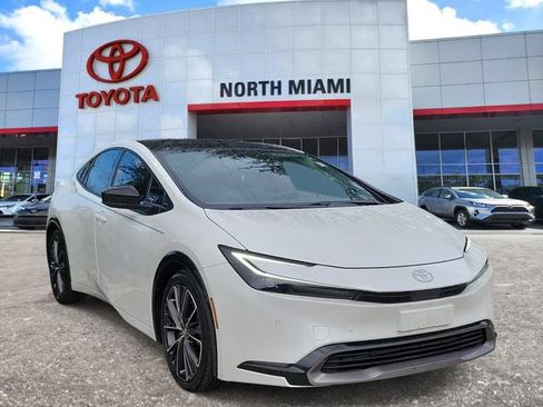 Used 2025 Toyota Prius Limited w/ Limited Premium Package FWD image 1