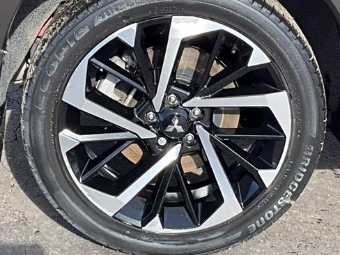 Used 2022 Mitsubishi Outlander SE image 8