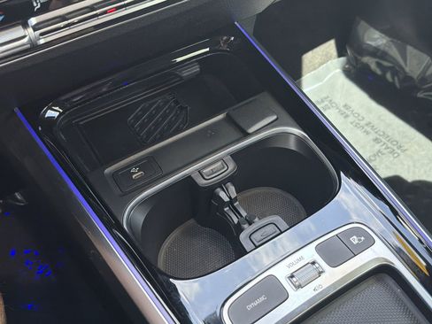 Used 2025 Mercedes-Benz GLB 35 AMG 4MATIC image 32