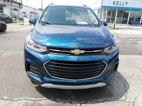 Used 2020 Chevrolet Trax LT w/ Driver Confidence Package AWD/4WD image 2