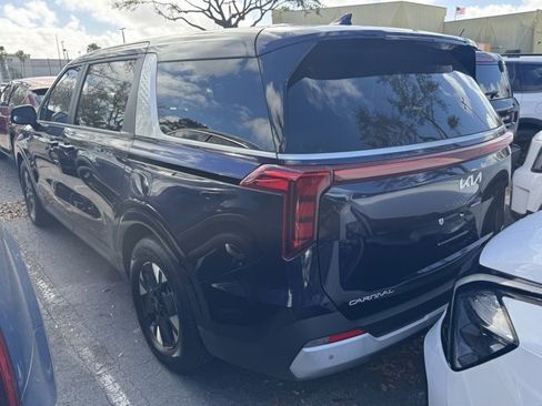 Certified 2025 Kia Carnival LXS image 2