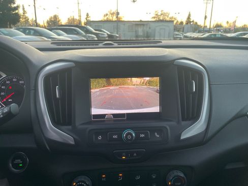 Used 2024 GMC Terrain SLE image 23