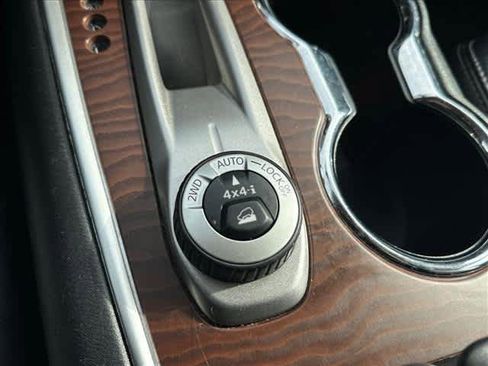 Used 2017 Nissan Pathfinder Platinum w/ Family Entertainment Package image 28