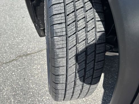 Used 2025 Nissan Rogue SV image 29